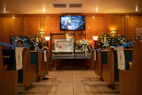 Coronavirus Overwhelms Texas Funeral Homes - The New York Times