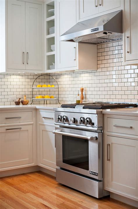 They are known for creating a warm, inviting environment. Modern Farmhouse Kitchen Design - Home Bunch Interior ...