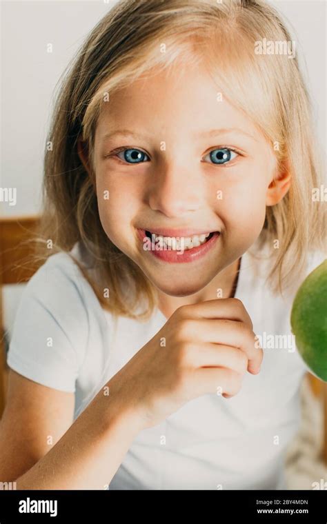 Face Girl Child Smile Teeth Joy Hi Res Stock Photography And Images Alamy