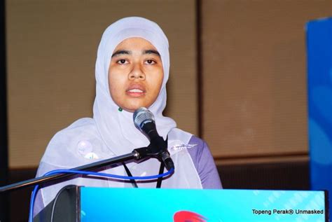 Ismail & siti aishah r. SharpShooter: Srikandi sayap baru Wanita Keadilan.