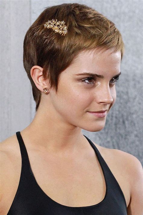 Emma Watsons Short Hairstyles And Haircuts 15