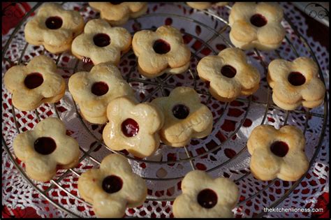 Holy christmas tree, these are amazing! The Kitchen Lioness: Traditional Christmas Cookies "Welser ...
