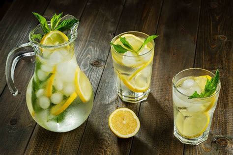 Jun 23, 2016 · in a large pitcher, combine lemonade, wine and rum. طريقة عمل عصير ليمون بالنعناع المثلج - شملولة