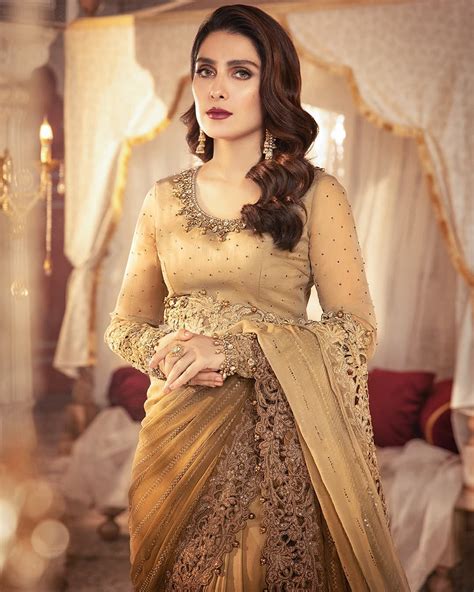 Ayeza Khan Puts On A Show In A Luxurious Bronze Sari Lens