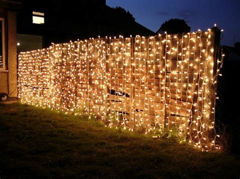 Trova immagini stock hd a tema decorating fence christmas e milioni di altre foto, illustrazioni e contenuti vettoriali stock royalty free nella vasta raccolta di shutterstock. 25 Ideas for Decorating your Garden Fence