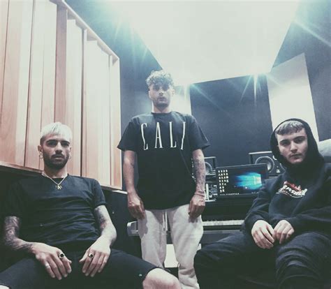 Ecco chi è tha supreme, il giovanissimo rapper e produttore discografico con la felpa viola! Il produttore di 'Perdonami' di Salmo ha 16 anni. L ...