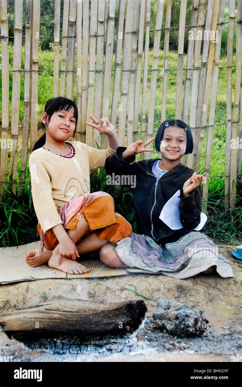 Karen Girls Posing Umpium Refugee Campthai Burmese Border South
