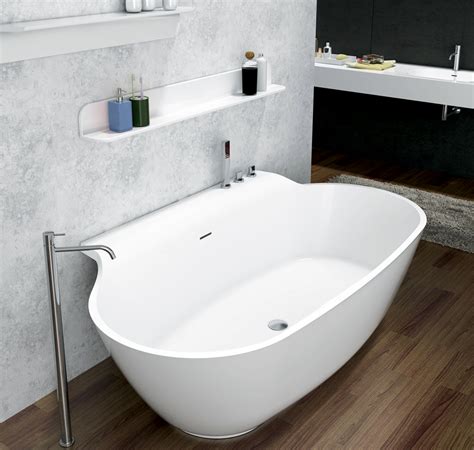 Welche armatur passt zu welcher badewanne und wie fallen die kosten aus? BERNSTEIN Design Badewanne Freistehende Wanne LUXX Stone ...