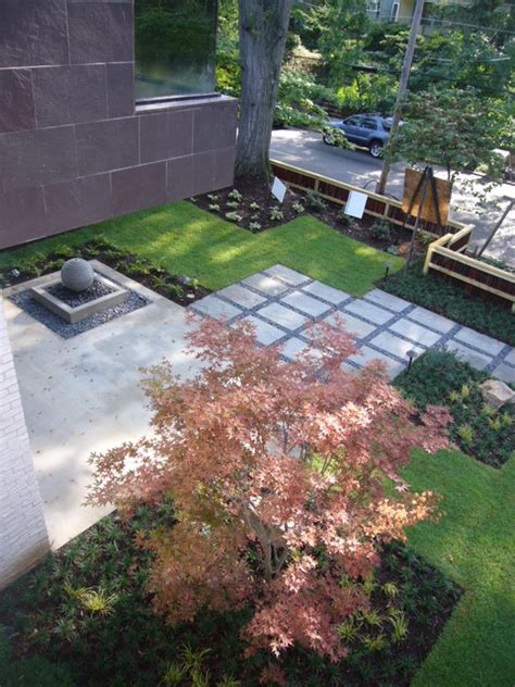 If you're looking for landscaping ideas in the front yard, the first thing you should do is determine what sorts of features would work well with your home. Zen Inspired Front Yard