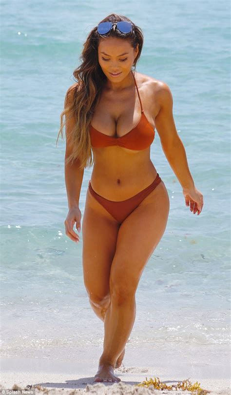 Daphne Joy Flaunts Ample Cleavage On Miami Beach Daily Mail Online