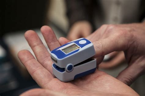 How To Use A Finger Pulse Oximeter