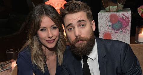 Schitts Creek Star Dustin Milligans Relationship Status Revealed