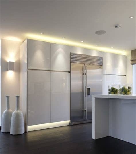 Vea la importancia de una iluminación profesional de sus muebles de cocina. Foto: Iluminación Cocina Indirecta de Miriam Martí #888284 ...