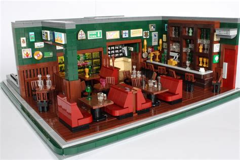People think i can't keep a secret but i totally can ! How I met your mother : le McLaren's Pub - HelloBricks