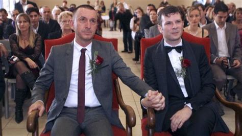 Un Couple Homosexuel A Célébré Un Mariage Symbolique Mais Illégal Ce Samedi En Pyrénées Orientales