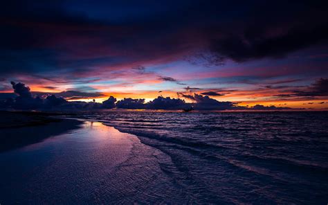 Download Wallpaper 1680x1050 Calm Seashore Beach Sea Waves Sunset