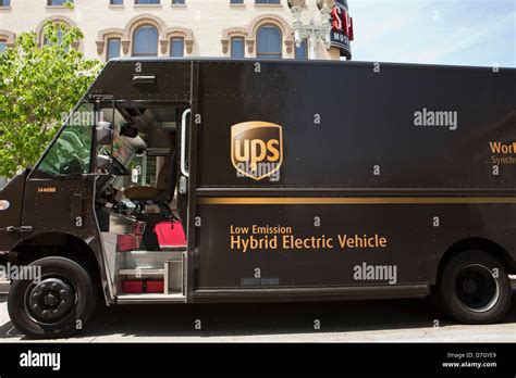 Ups Low Emission Hybrid Electric Delivery Truck Stock Photo Alamy