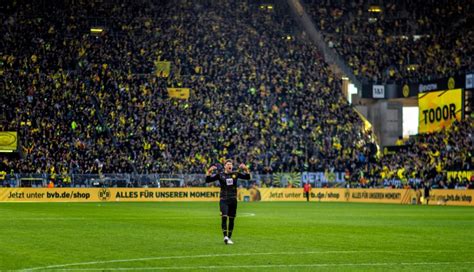 Borussia Dortmund Endlich Darauf Haben Tausende Bvb Fans Gewartet
