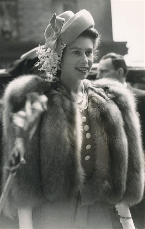 Elisabeta i a angliei wikipedia. Regina Elisabeta a-II-a implineste 94 de ani! Imagini rare ...