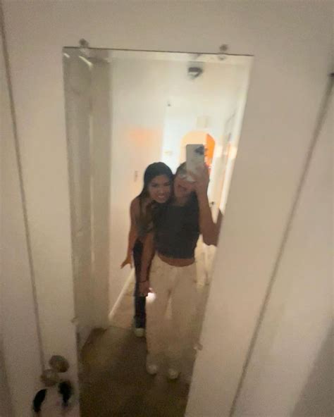 pin by maya on quick saves mirror selfie selfie scenes