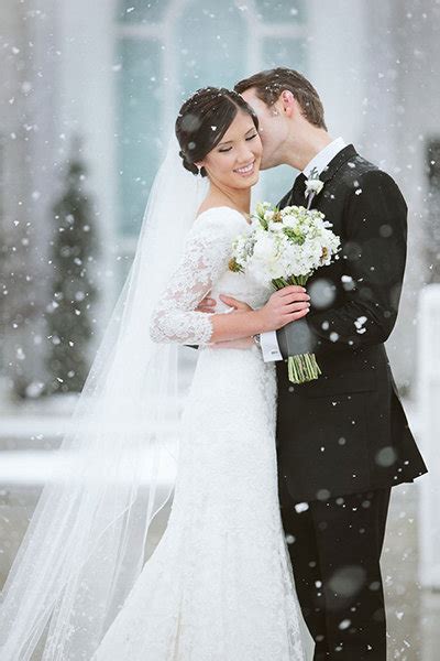 25 Photos Thatll Have You Dreaming Of A Winter Wonderland Wedding