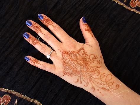 Henna Painting On The Back Of A Hand With The Abu Dhabi Lo Flickr