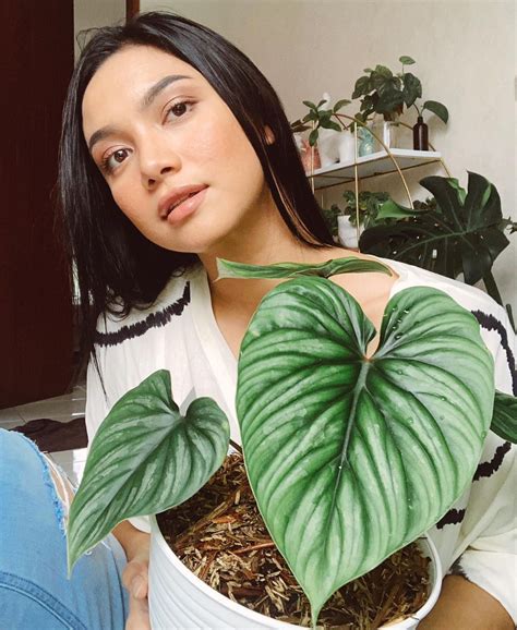 Profil Dan Biodata Angela Gilsha Pemeran Dewi Dalam Sinetron Dewi Rindu Yang Akan Tayang