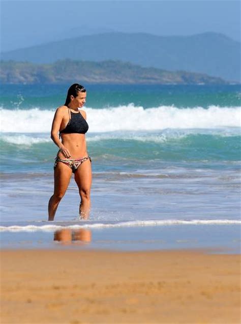 Carolina Dieckmann Curte Praia Em Búzios E Mostra Que Aos 36 Anos Está