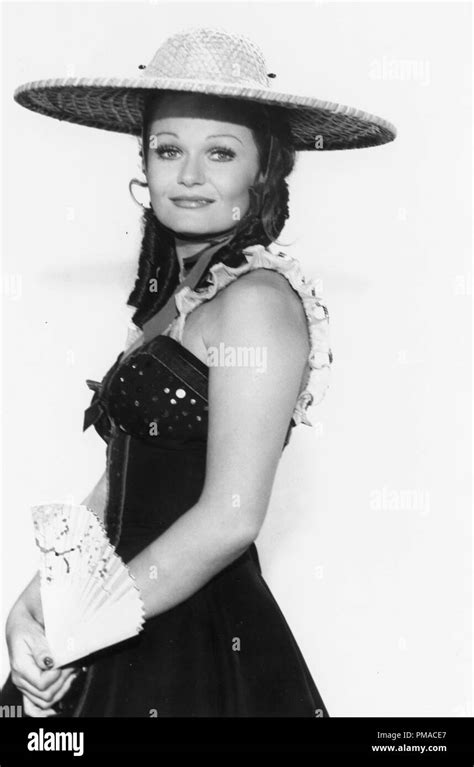 Valerie Perrine Hi Res Stock Photography And Images Alamy
