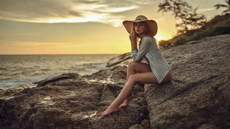 Fond d écran femmes Ksenia Kokoreva le coucher du soleil chapeau