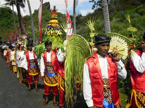 Kehidupan awal masyarakat indonesia komp kompet eten ensi si da dasa sarr : Tradisi Bersyukur yang Unik yang Dilakukan Masyarakat ...