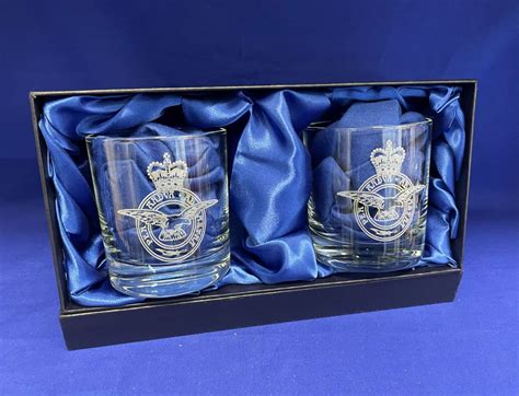 The Raf A Beautiful Twin Set Of Whisky Glasses Featuring The Engraved Crest Of The Royal Air