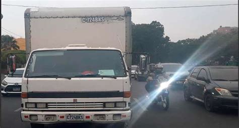 ¡tránsito Paralizado Un Camión Detiene El Paso En Bulevar Liberación