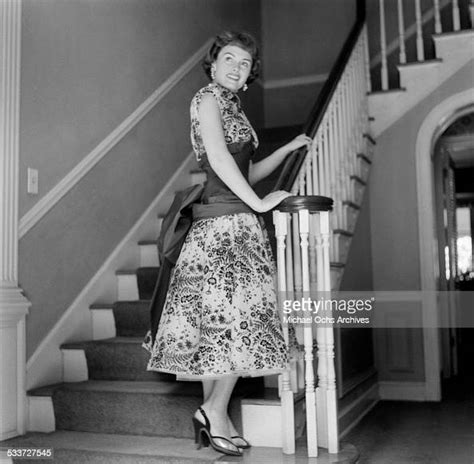 Actress Donna Reed Poses At Home In Los Angelesca Photo Dactualité