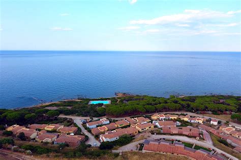 Der strand ist nur 350 m entfernt, angelplätze ganz in der nähe. Haus Sardinien am Meer, nur 90 Meter vom Wasser - Traumvillen