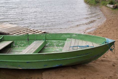 Took 4 days, a few hours every night after work. How to Build a Casting Deck in an Aluminum Boat - Boat Diaries