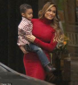 Cent S Ex Girlfriend Daphne Joy Looks Curvy In Red Dress With Son Sire In Nyc Daily Mail Online