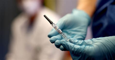 At the same time, the case makes it clear that vaccination in the united states is facing major obstacles with the daily death toll of the coronavirus however, side effects are not the only factor disrupting vaccination plans. Pfizer, elderly man dies after Covid vaccine: special ...