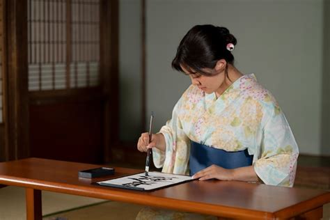 Free Photo Close Up On Teacher Doing Japanese Calligraphy Called Shodo