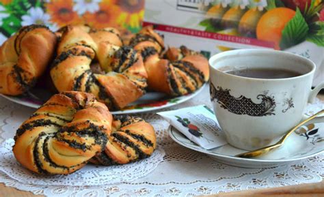 Булочки с маком. 5 вкусных рецептов маковых булочек из дрожжевого и ...
