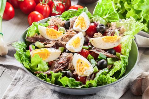 Salad Niçoise The Traditional French Recipe Snippets Of Paris