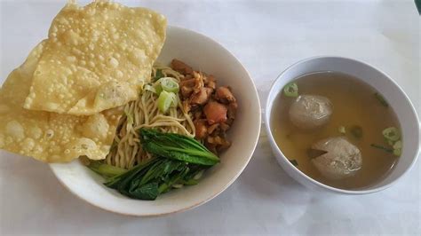 Salah satunya yaitu resep mie ayam yang mudah dtemukan di daerah jawa. Racikan Bumbu Mie Ayam Bedo : Cuman Mie Polos Sama Ayam ...