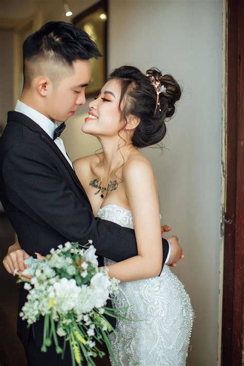 Với những người yêu xăm ( tattoo ) quá trình lựa chọn được hình xăm ưng ý đã vất vả nhưng việc kiêng những món ăn nên kiêng sau khi mới xăm để có hình xăm đẹp. Xăm hình của mẹ trên lưng, cô gái ngày đầu ra mắt nhà bạn ...