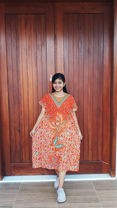 Ini model baju pesta batik modifikasi untuk hijaber biar tak membosankan. Jual Baju Daster Batik Ratu Busana Pendek | THEBATIK.CO.ID