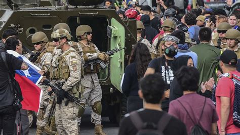 Decretan Toque De Queda Total En Santiago De Chile Tras Protestas