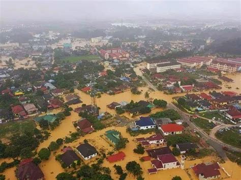 At the moment, more than 12 thousand people have been evacuated. alamcyber 2020: KETAHUI PENYEBAB BANJIR TERBURUK DALAM ...