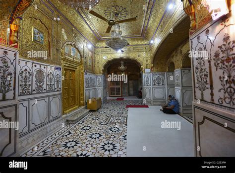 Interior Shri Hazur Abchalnagar Sachkhand Takhat Sahib Gurudwara En
