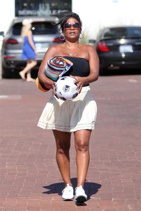 Nia Long Was Spotted With A Ball In A Parking Lot In Malibu 07162018 Lacelebsco