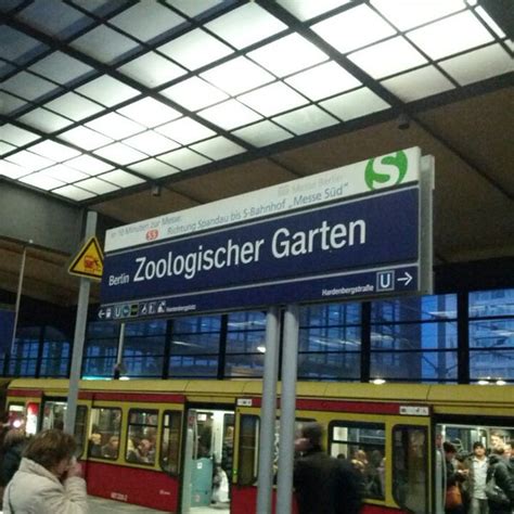 It is located on the berlin stadtbahn railway line in the charlottenburg district, adjacent to the berlin zoo. Bahnhof Berlin Zoologischer Garten - Charlottenburg - 49 tips