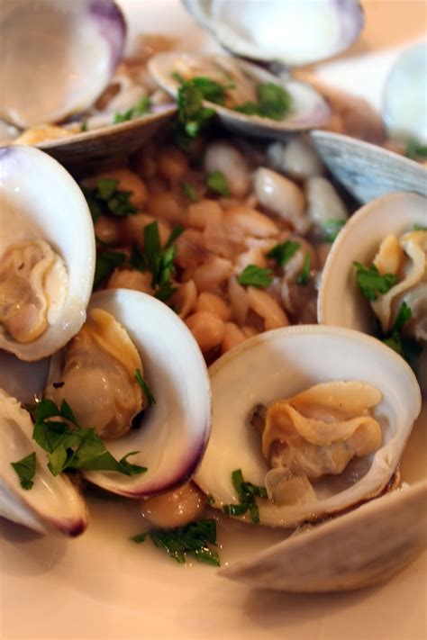 Chef Bolek Fabes Con Almejas Beans With Clams